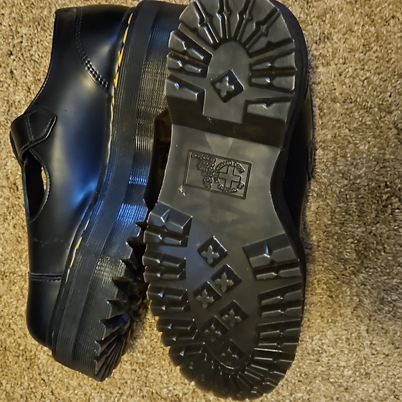 Shoes - Picture 3 of 4